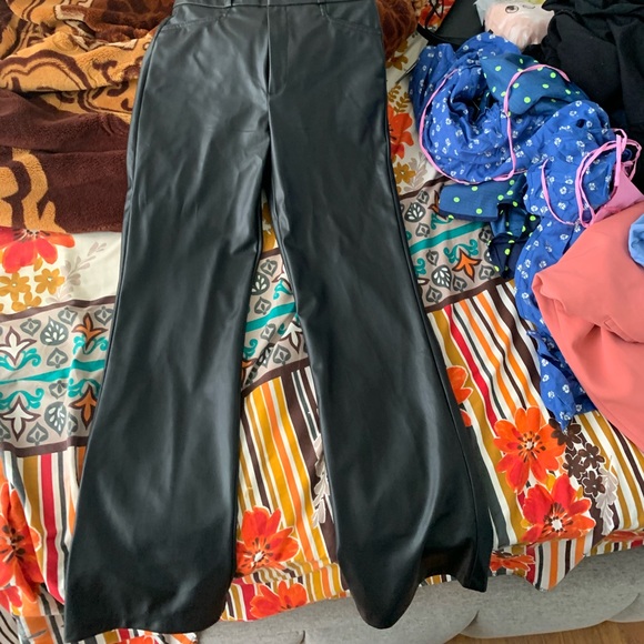 ZARA BLACK LEATHER PANTS STRAIGHT CUR SIZE MEDIUM GREAT CONDITION - Picture 1 of 4